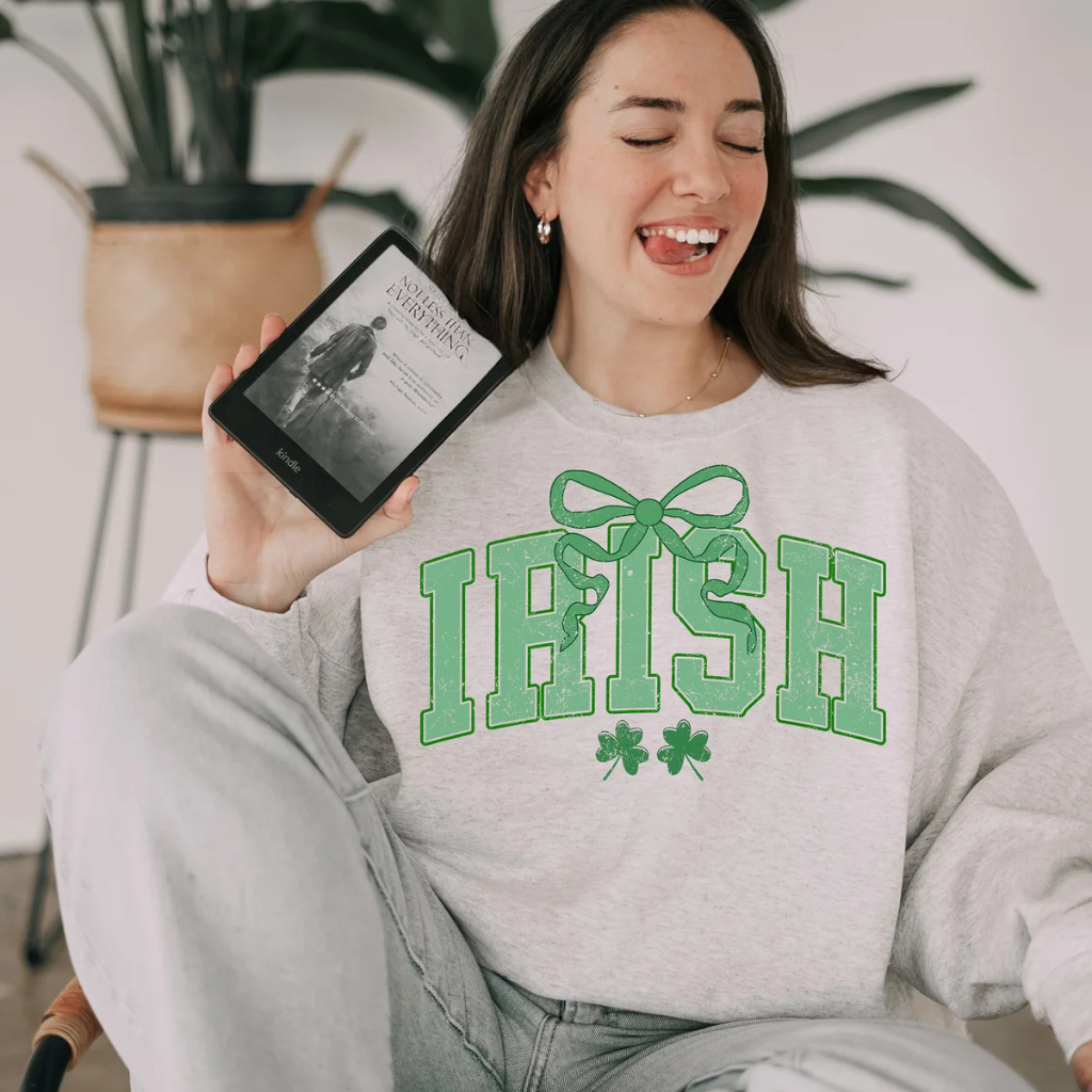 St. Patrick&#39;s Day Irish Green Bow Sweatshirt