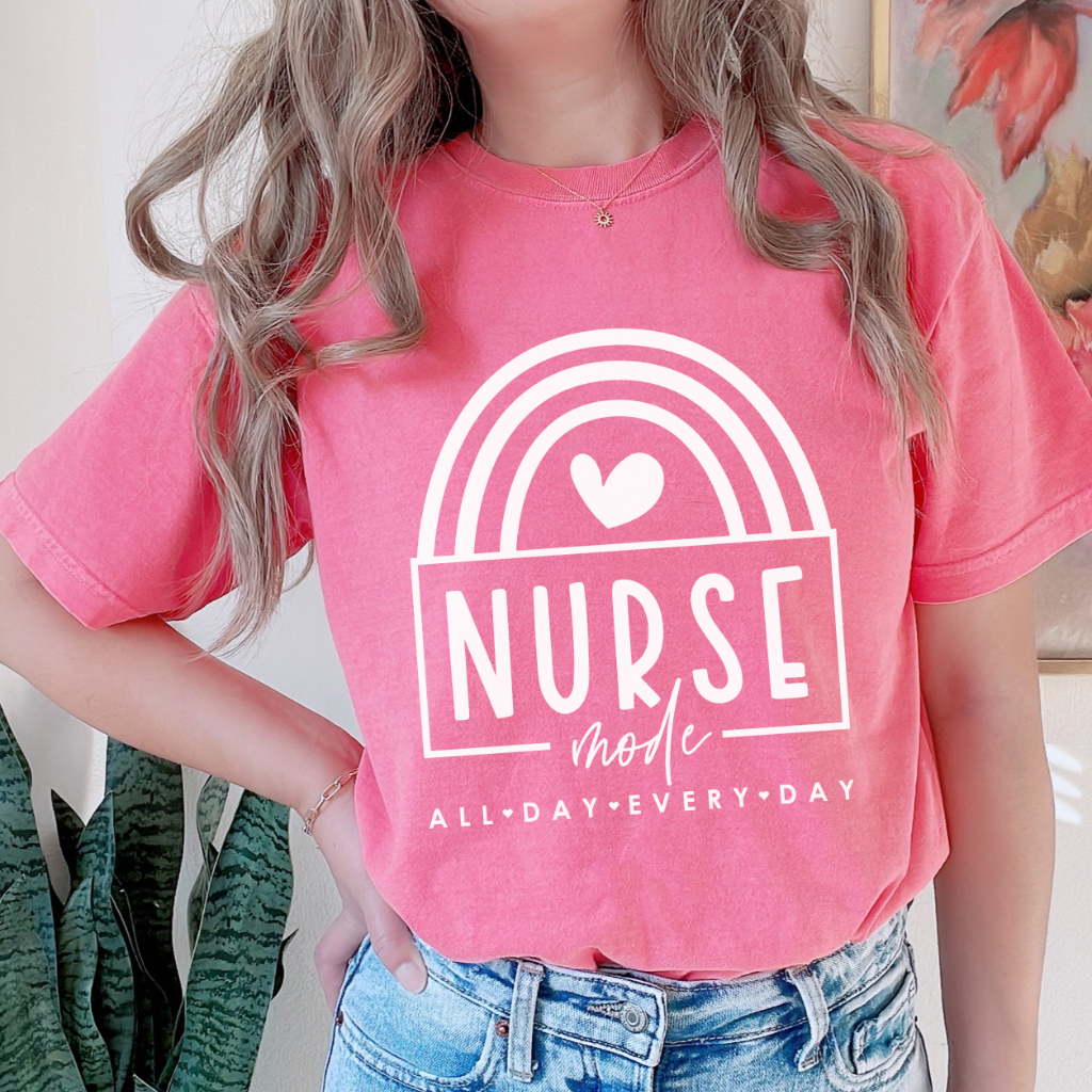 Nurse Mode Women&#39;s Graphic Comfort Colors Tee