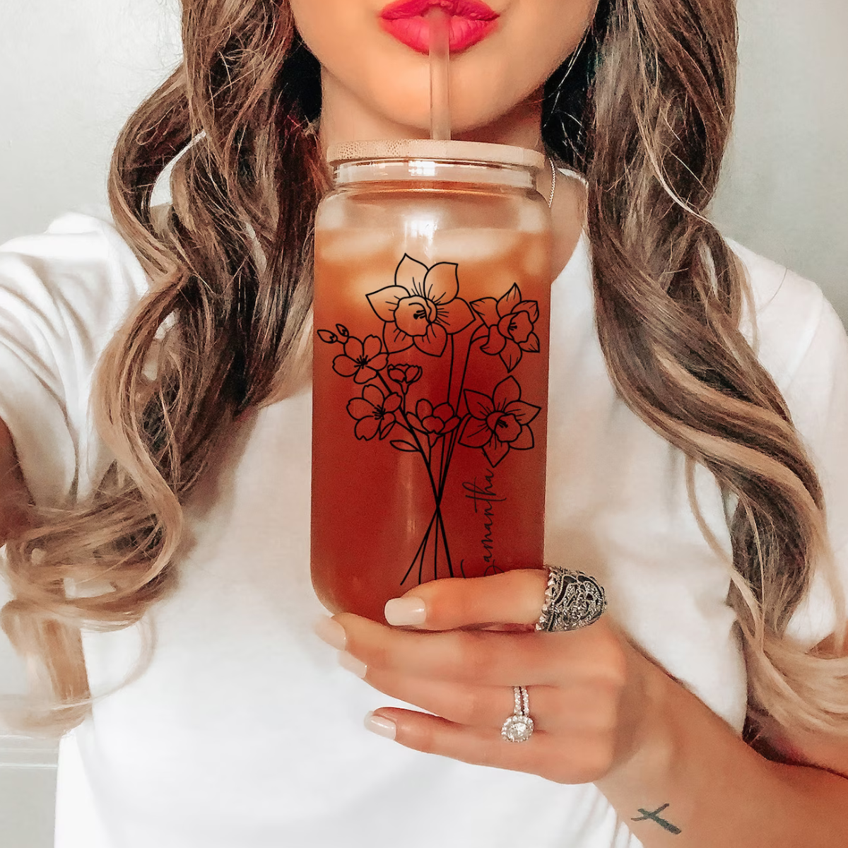 Personalized Birth Flower Iced Coffee Cup – Custom Name Glass Tumbler with Lid & Straw, Aesthetic Floral Cold Brew Cup Gift for Coffee Lovers