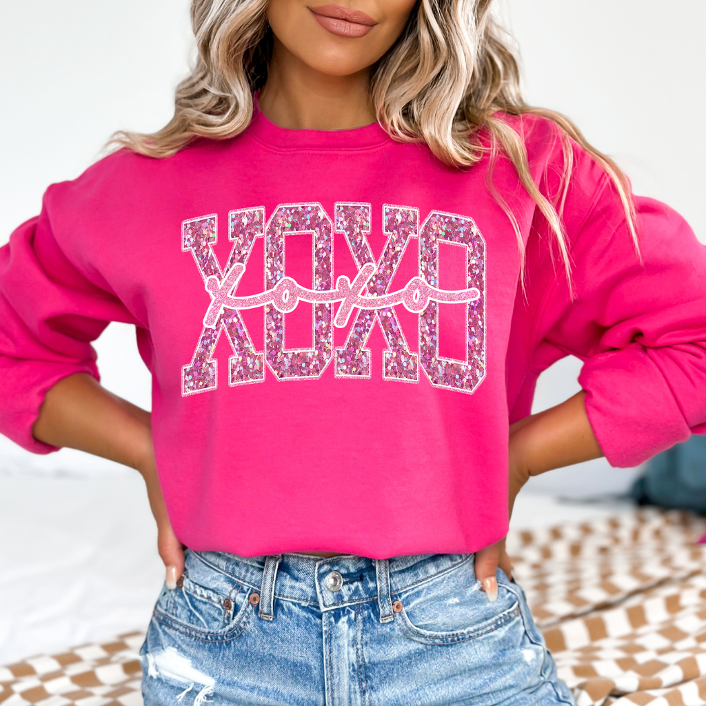 XOXO Pink Print Faux Sequin Valentine&#39;s Day Sweatshirt, Valentine&#39;s T-Sweatshirt for Women, Valentine&#39;s Day Sweatshirt