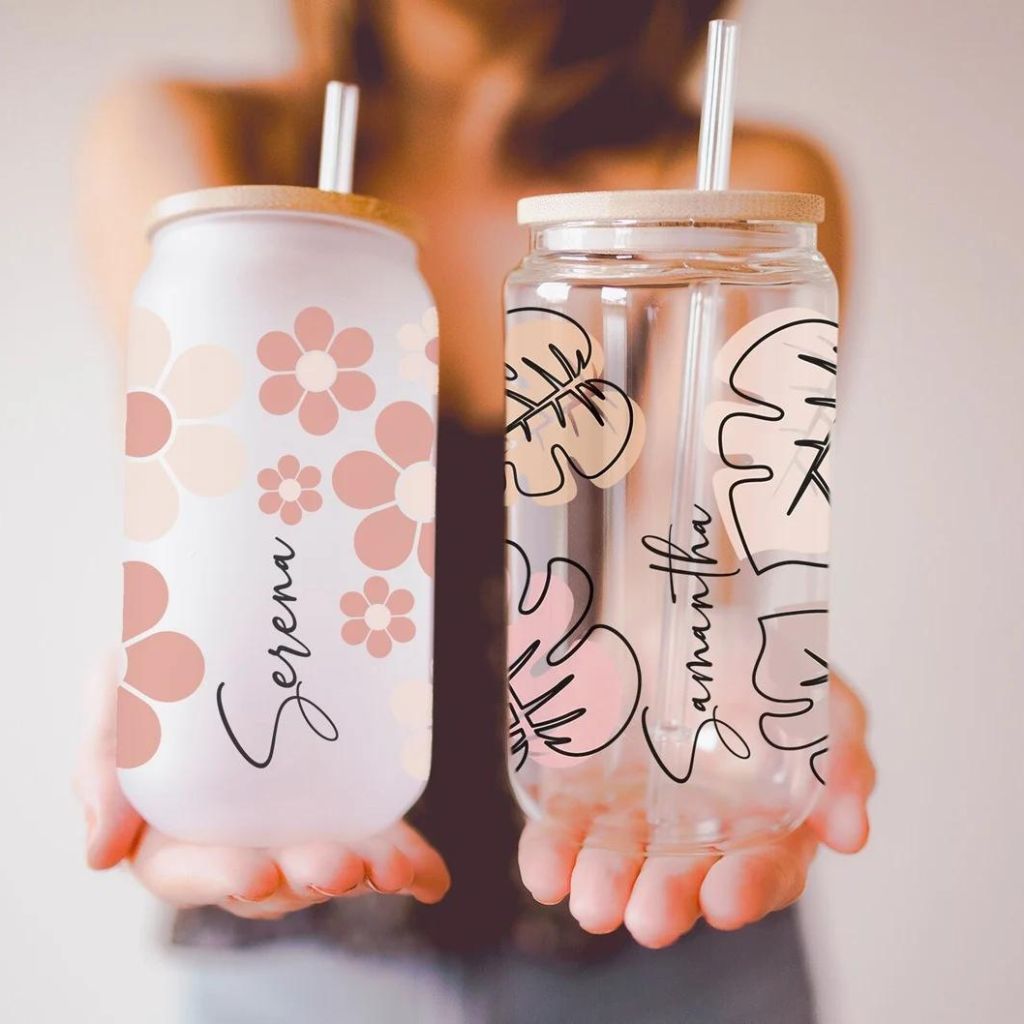 Personalized Iced Coffee Cup with Floral Retro Design, custom can glass with lid and straw, perfect for bridesmaid gifts, bachelorette parties, or bridesmaid proposals, stylish and practical for everyday use