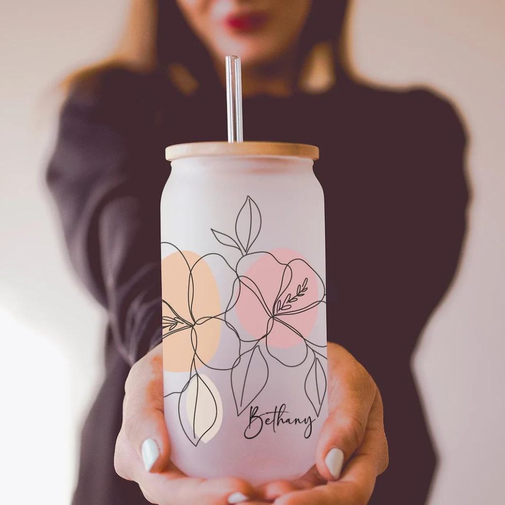 Personalized Iced Coffee Cup with Floral Retro Design, custom can glass with lid and straw, perfect for bridesmaid gifts, bachelorette parties, or bridesmaid proposals, stylish and practical for everyday use