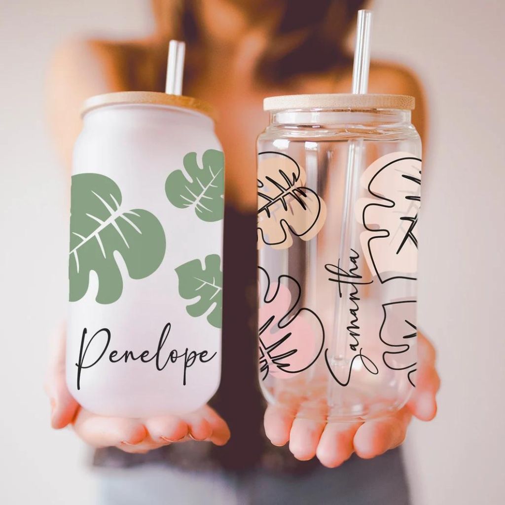 Personalized Iced Coffee Cup with Floral Retro Design, custom can glass with lid and straw, perfect for bridesmaid gifts, bachelorette parties, or bridesmaid proposals, stylish and practical for everyday use