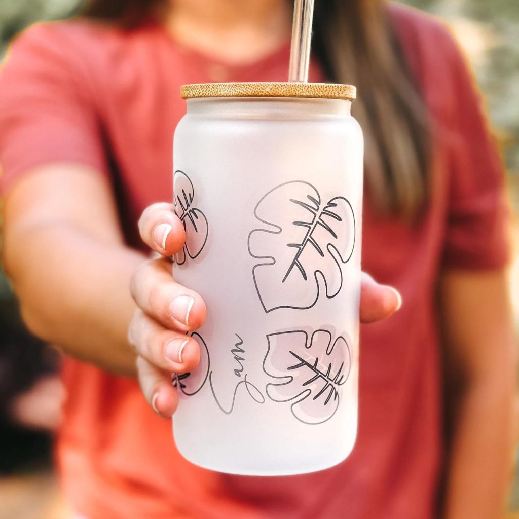 Personalized Iced Coffee Cup with Floral Retro Design, custom can glass with lid and straw, perfect for bridesmaid gifts, bachelorette parties, or bridesmaid proposals, stylish and practical for everyday use