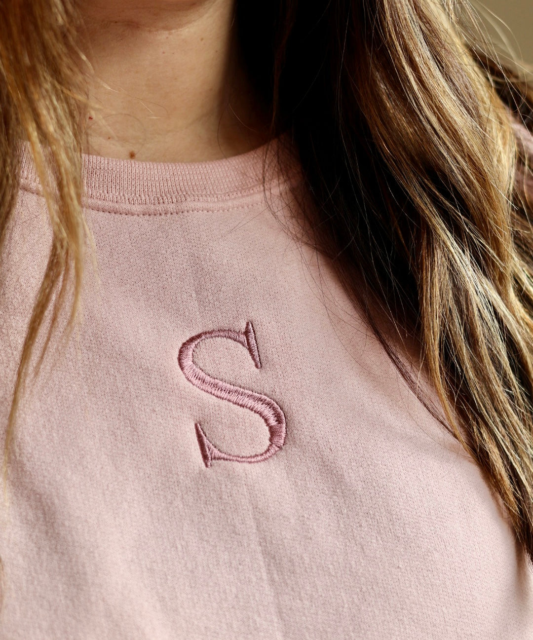 Neutral Initial Embroidered Minimalist Monogrammed Crewneck Sweatshirt