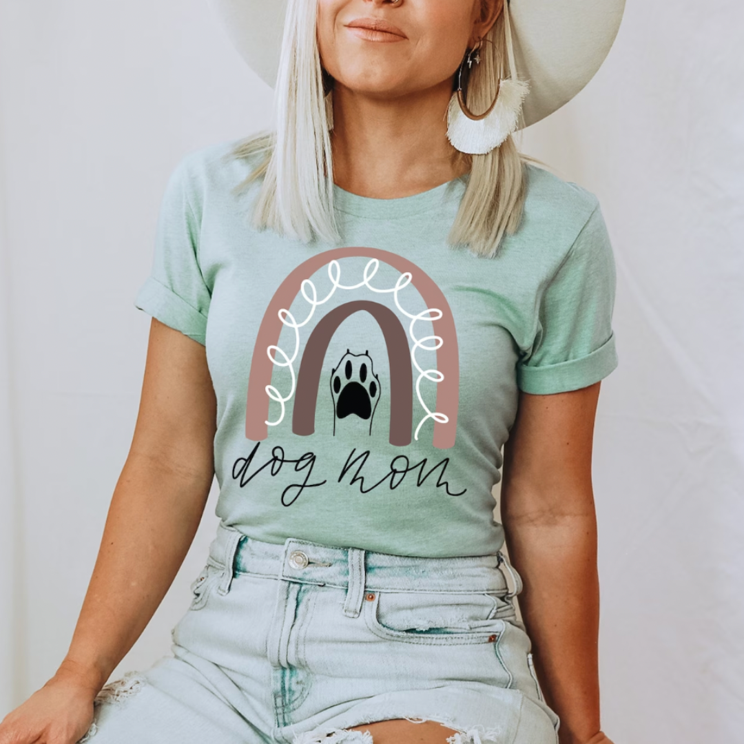 Dog Mom Black Text Women&#39;s Graphic Tee