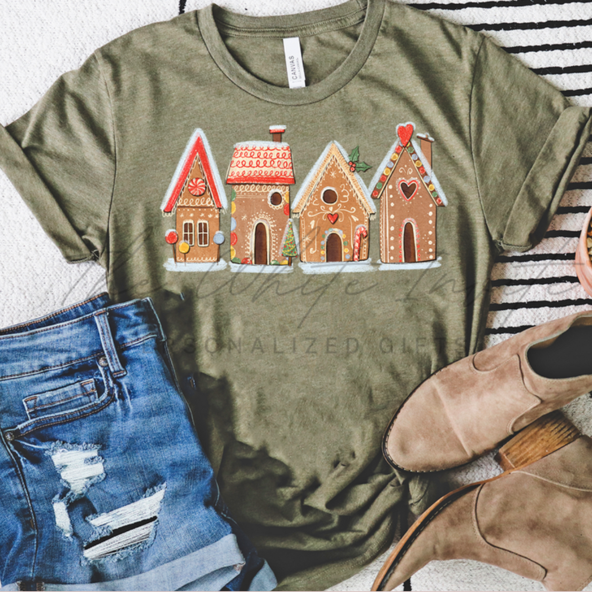 Christmas Gingerbread Houses Women&#39;s Graphic Tee