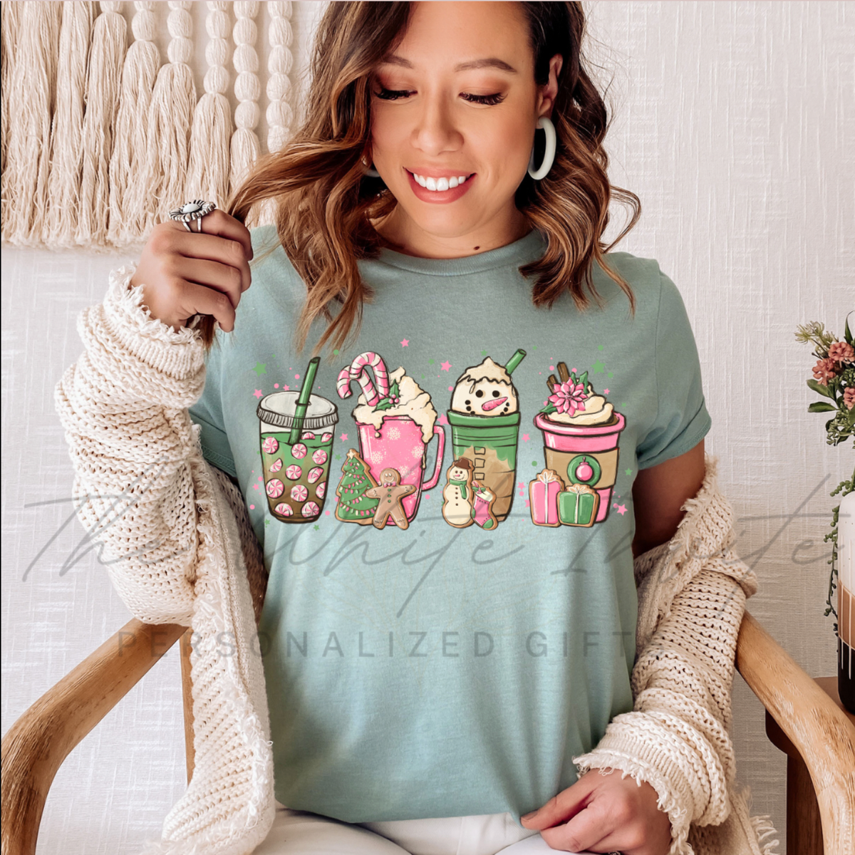 Pink Lattes Christmas Women&#39;s Graphic Tee