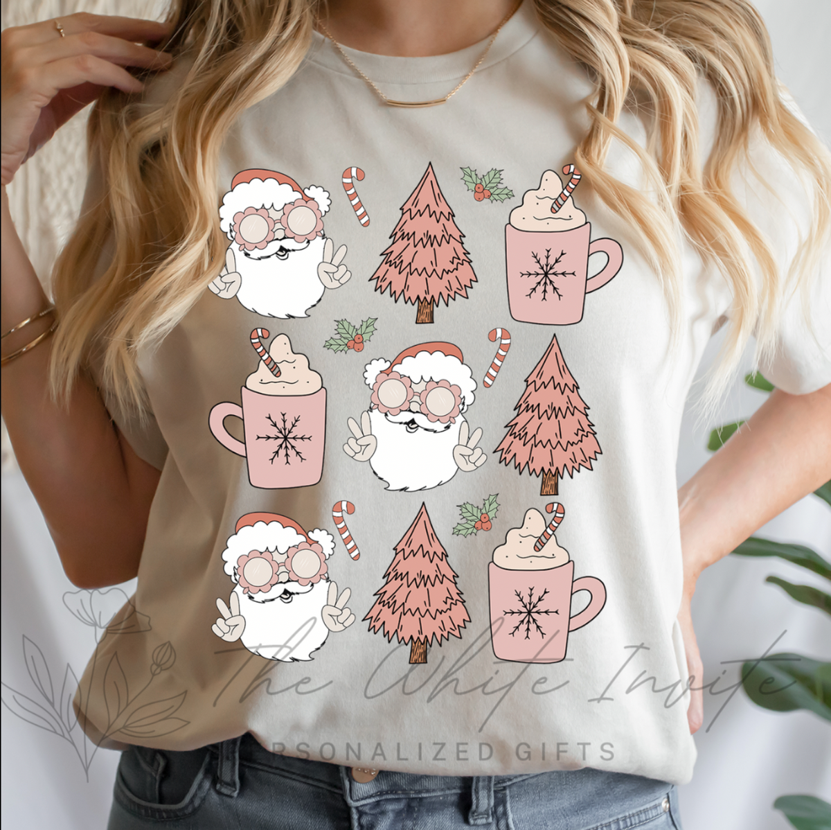 Pink Santa Christmas Women&#39;s Graphic Tee